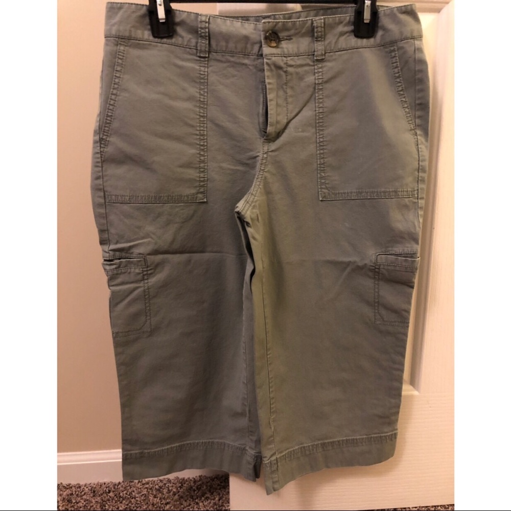 Olive Dockers Capri Pants